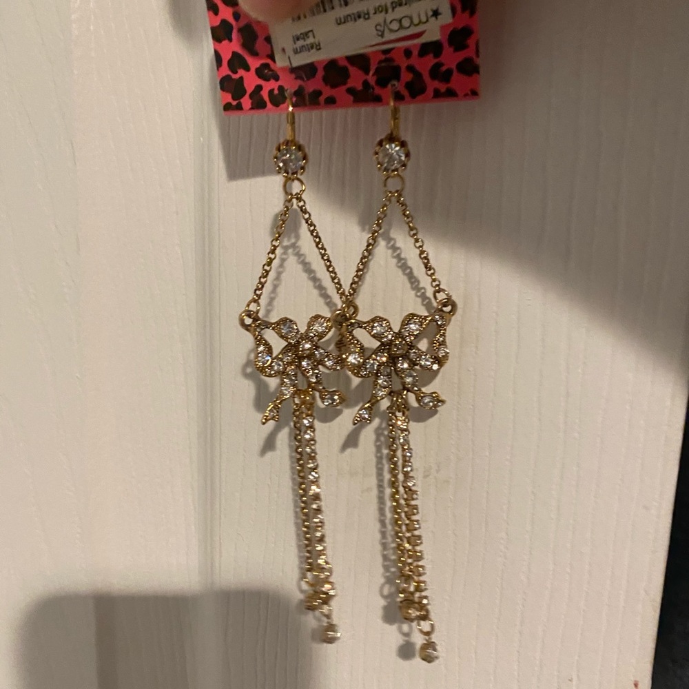 Betsy Johnson’s earring